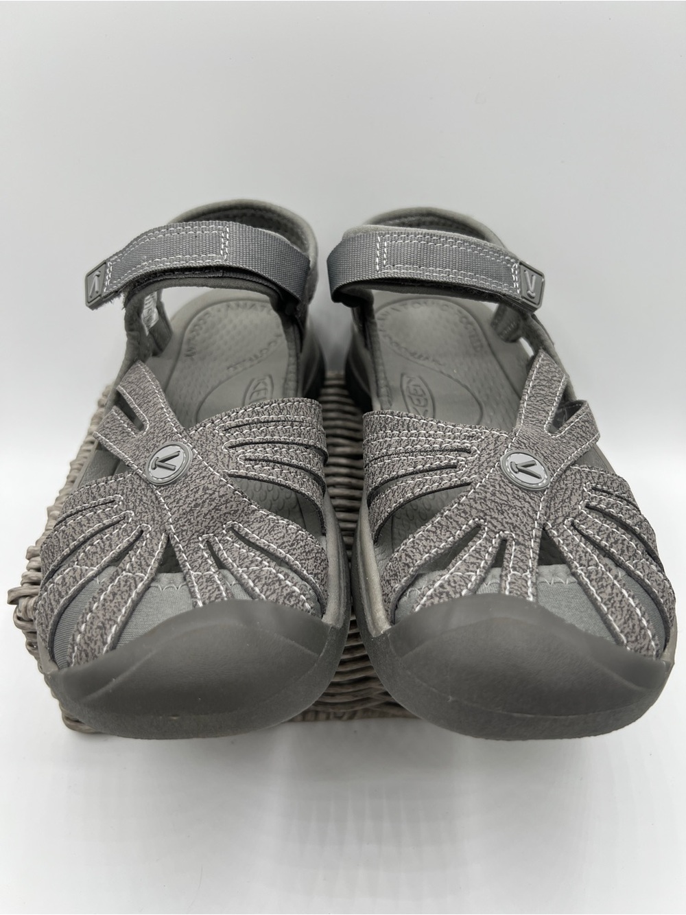 KEEN Women's Rose Sandal Gargoyle Raven Grey Closed Toe Outdoor Size 5.5 EUC